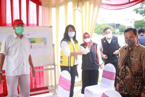 Rektor UMM menyambut Dirjen Cipta Karya Kementerian PUPR. (ist) - UMM - Kementrian PUPR - BNPB Bangun RS Lapangan Covid-19