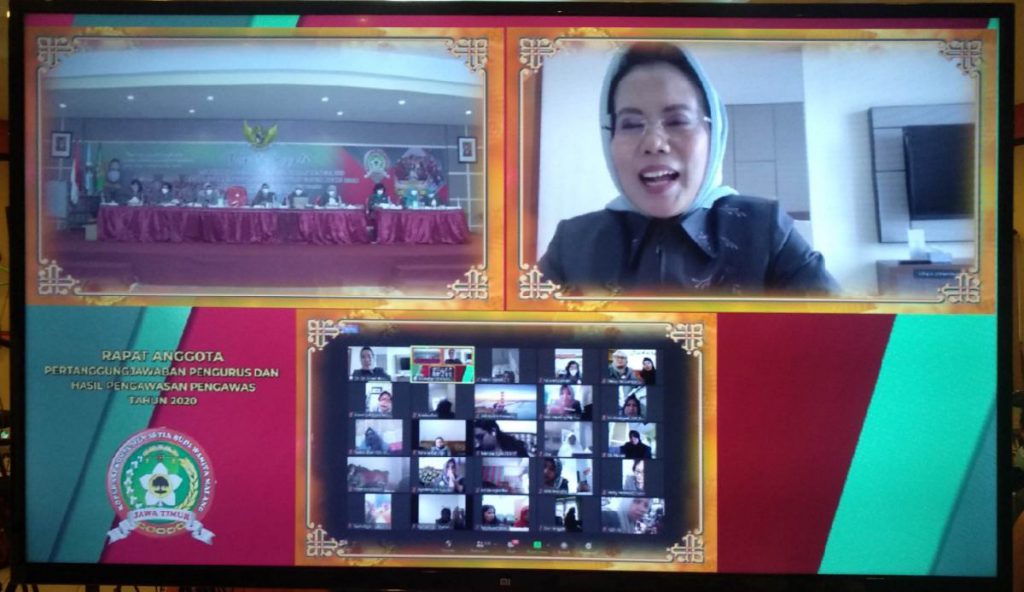 Saat Pandemi, KSU Setia Budi Wanita Alami Peningkatan Positif 1 Ketua Umum SBW Malang, Dr. Sri Untari Bisowarno MAP, memimpin RAT secara daring. (rhd) - Saat Pandemi, KSU Setia Budi Wanita Alami Peningkatan Positif