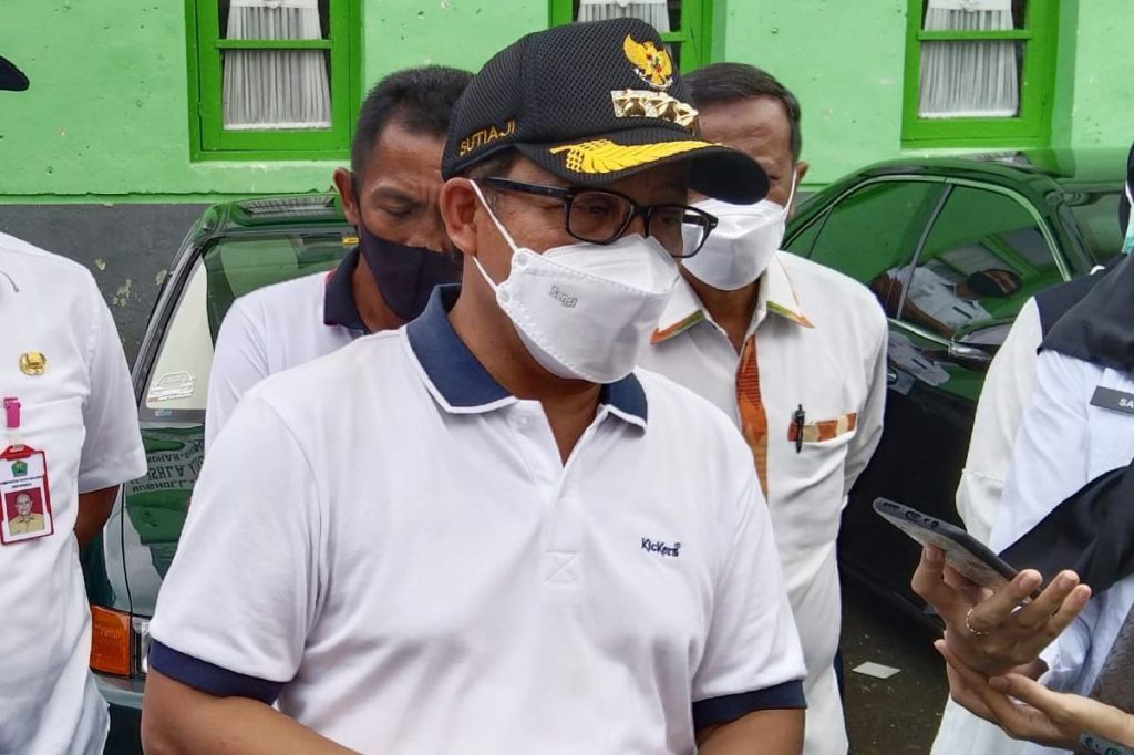 Sutiaji berikan penjelasan rencana revitalisasi eks Bioskop Garuda. (ws1) - Revitalisasi Eks Gedung Bioskop Garuda Jadi Lapangan Badminton Nasional