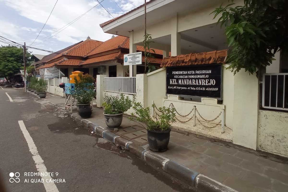 Tampak Kelurahan Mandaranrejo, Kota Pasuruan Berdiri di Tanah Milik KAI - Kantor Kelurahan Mandaranrejo Berdiri di Tanah PT KAI