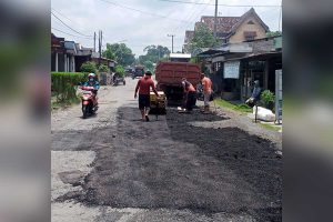 URC PUPR Kabupaten Kediri Lakukan Perbaikan Jalan Lagi