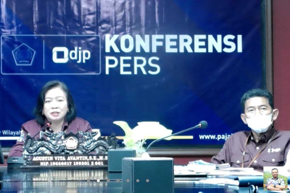 Agustin Vita Avantin, didampingi Win Susilo Hari Endrias. (rhd) - Kemplang Pajak, Dua Tersangka Pengusaha Dipidanakan DJP Jatim III