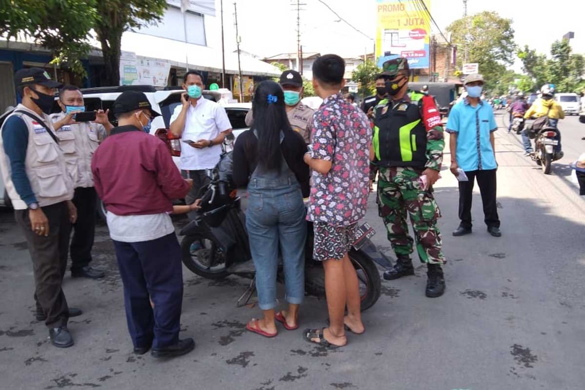 Beberapa pelanggar terjaring Opsgakplin di Pasar Sukun. (ist) - Forpimcam Sukun Opsgakplin Pasar Sukun