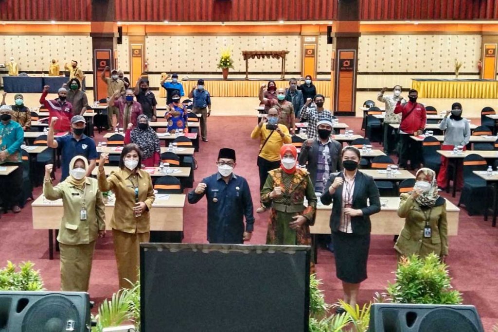 Bersama Walikota Malang, Disporapar dan peserta peningkatan Kapasitas. (ws1) - Disporapar Dorong WTB dan Malang Night Market Melek IT