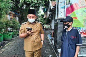 INSPEKSI MENDADAK: Bupati Gresik Fandi Akhmad Yani saat sidak terkait keluhan warga - Bupati Gresik Telepon Dirut PDAM Tak Diangkat - Masih ada Keluhan PDAM di Medsos