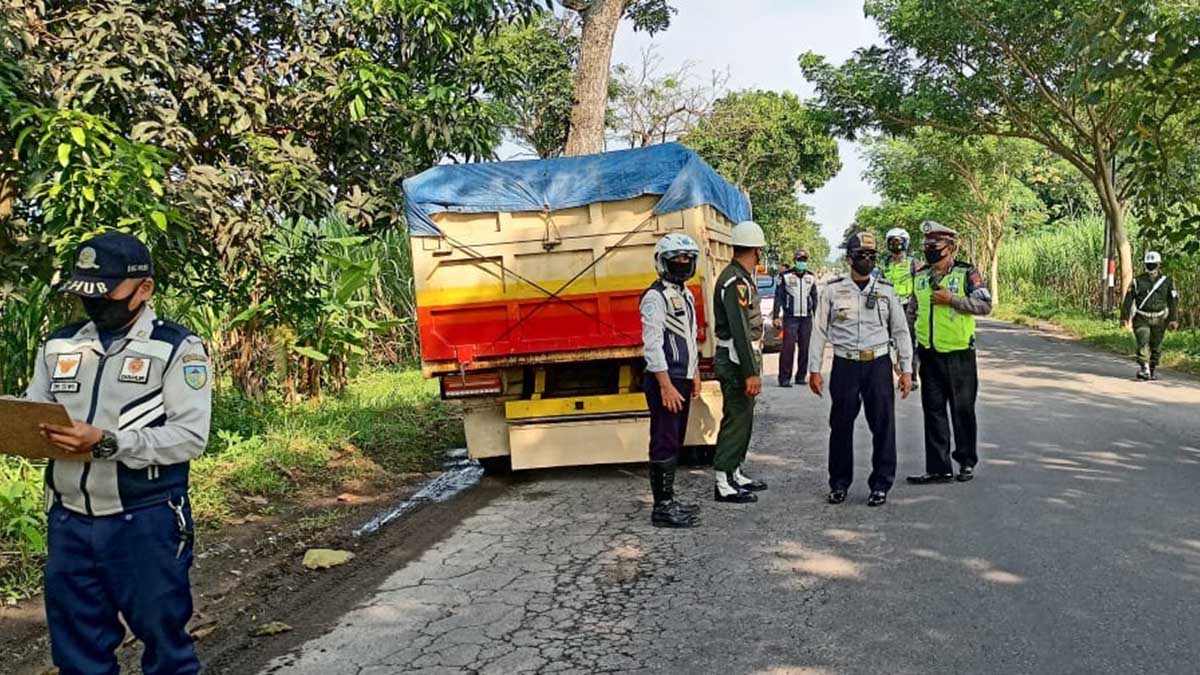 Bupati Minta Tindak Tegas Truk Muatan Berlebih - Kediri