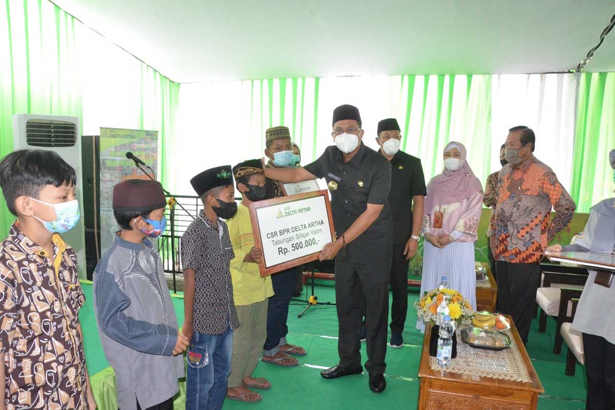 KURDA - Bupati Sidoarjo, Ahmad Muhdlor Ali (Gus Muhdlor) meluncurkan program Kurda Sayang milik BPR Delta Artha Sidoarjo dalam mendukung kebangkitan perekonomian di masa pandemi Covid-19, Senin (15/03/2021) - Program Kurda Sayang Bangkitkan Ekonomi Sidoarjo