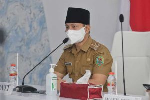 Bupati Trenggalek, Moch. Nur Arifin rapat di gedung Smart Center. (Foto/Fals Yudistira) - Satu OPD di Trenggalek Adopsi Satu Desa Wisata