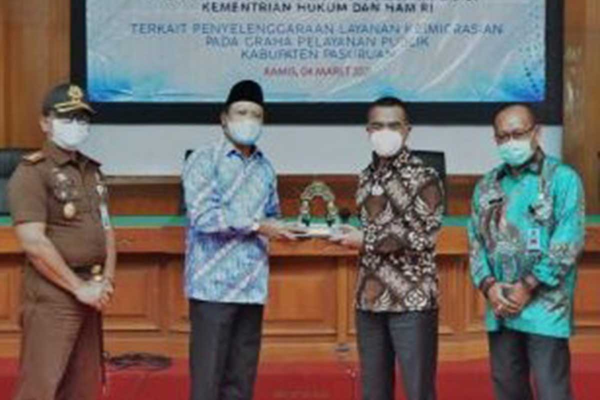 Bupati pasuruan bersama kepala kantor imigrasi Malang - Pemkab Pasuruan Segera Bangun Kantor Imigrasi