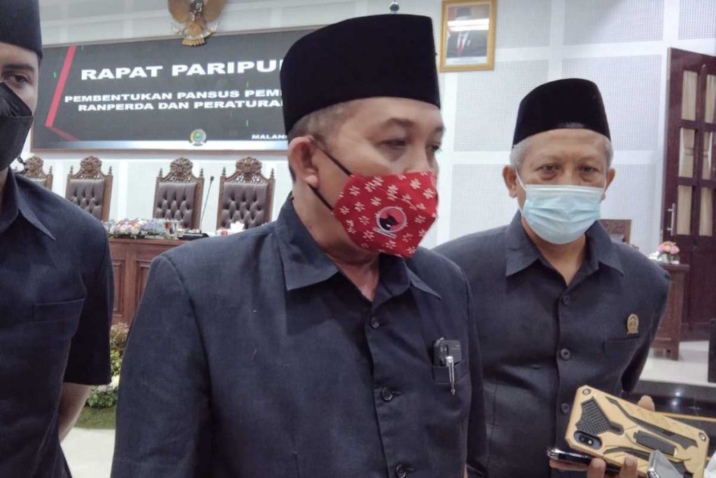 DPRD Kota Malang tanggapi jawaban Sutiaji. (ws1) - Sutiaji Jawab Tiga Ranperda, DPRD: Sudah Hampir Menjawab Semua