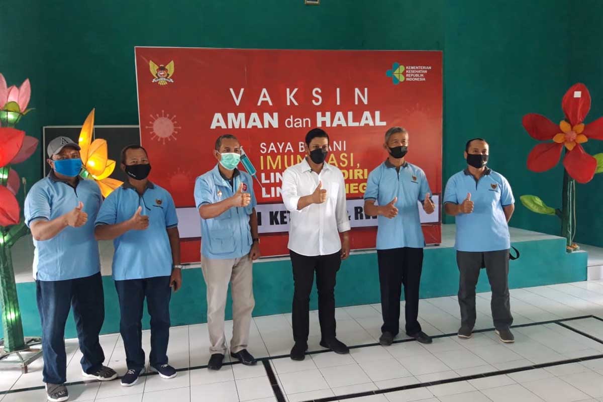 Dalam pencanangan ini, selain ketua RT dan RW, vaksinasi juga dilakukan kepada perwakilan pemuda di Kota Kediri, Rabu (17/3/2021) - Vaksinasi Bagi Ketua RT dan RW se-Kota Kediri