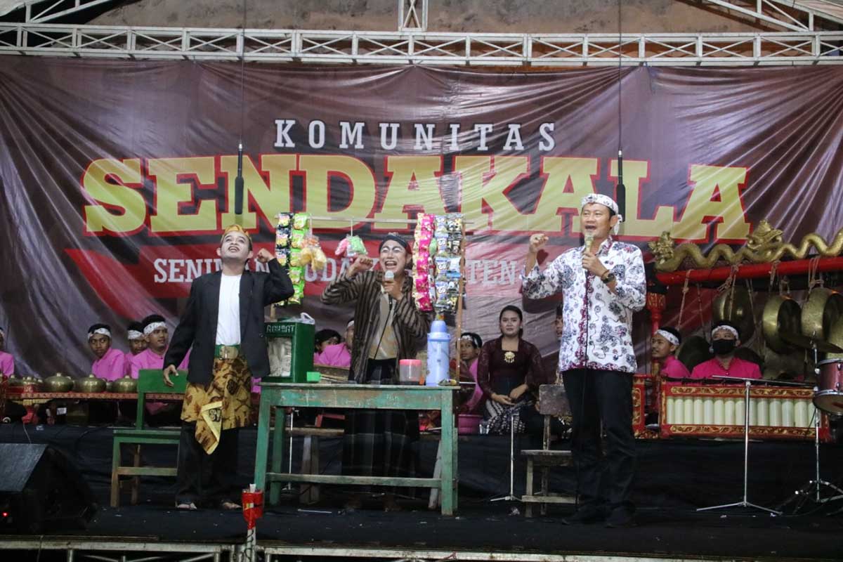 Dorong Pelestarian Kebupadayaan, Bupati YES Meresmikan Komunitas Sendakala