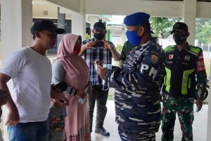 Edukasi, sanksi dan pemberian masker kepada pelanggar prokes. (ist) - Meski Gencar Operasi Yustisi, Masih Ada Saja Pelanggar Prokes