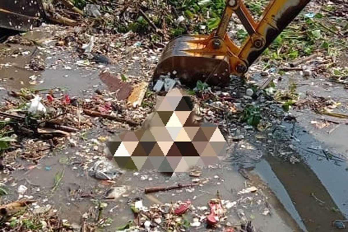 Evakuasi mayat Mr X di Bendungan Sengguruh Kecamatan Kepanjen. (ist) - Niat Cari Sampah, Malah Nemu Mayat