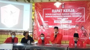 Fathul Bari, Ketua DPD GMNI Jatim saat memberikan sambutan di Pacitan Jawa Timur (Foto/Fals Yudistira/Memo X) - GMNI: Bandara Kediri Ancam Sumber Daya Mineral Emas