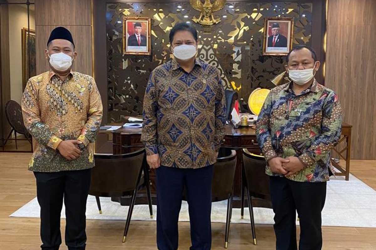 Gerak Cepat Temui Menko Airlangga, Bupati Gresik Ingin KEK JIIPE Buka Lapangan Kerja untuk Rakyat