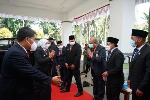 Gubernur Jatim Khofifah Indar Parawansa menyapa pimpinan daerah Malang Raya. (ist) - Ditantang Gubernur, Walikota Siap Kuatkan UMKM Melalui E-Commerce