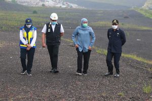 Gubernur Jatim Khofifah tinjau TPA Supit Urang. (ist) - Khofifah Dorong Sanitary Landfill TPA Supit Urang, Kelola Sampah 400 Ton per Hari
