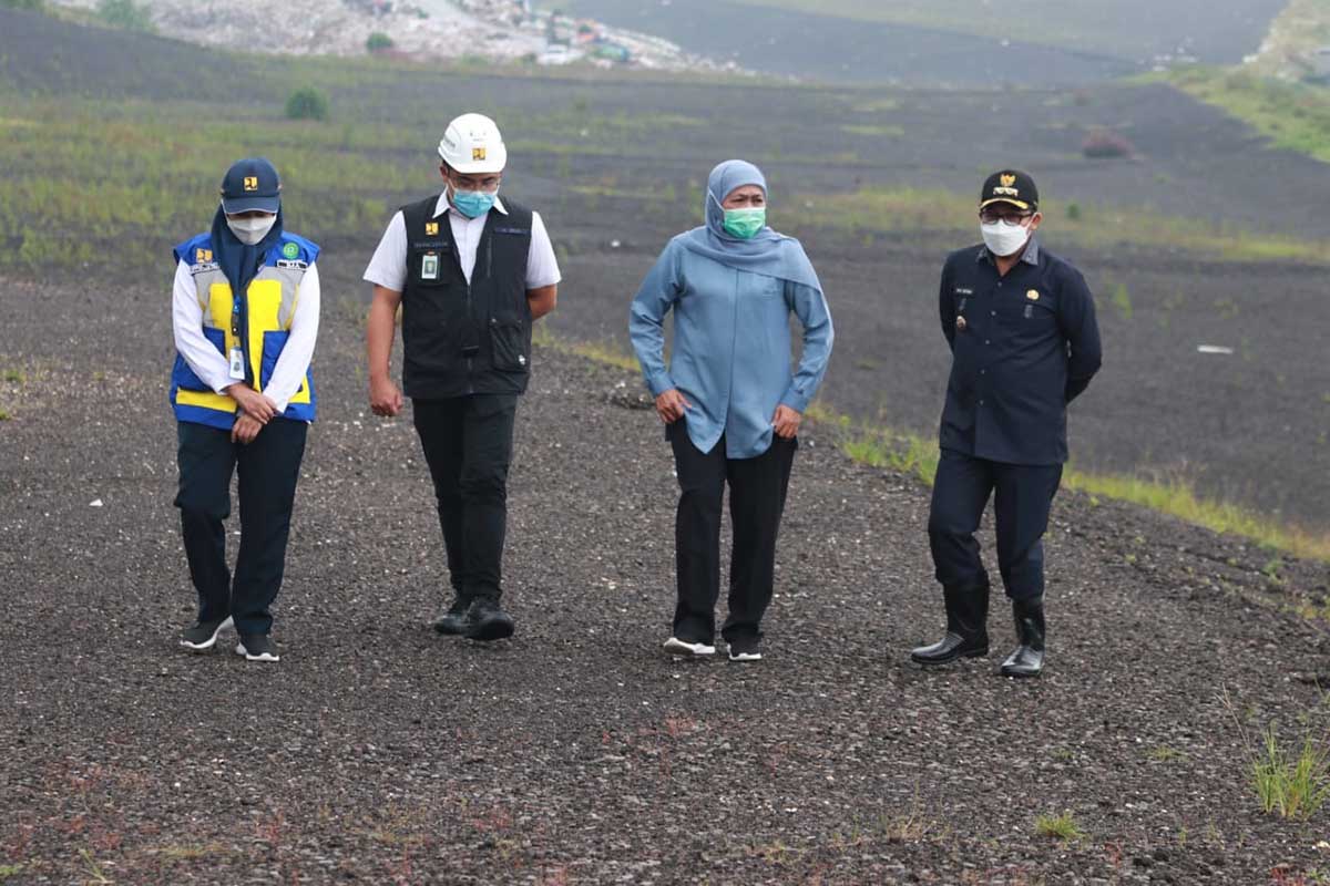 Gubernur Jatim Khofifah tinjau TPA Supit Urang. (ist) - Khofifah Dorong Sanitary Landfill TPA Supit Urang, Kelola Sampah 400 Ton per Hari