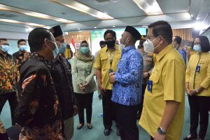 LAUNCHING : Gus Yani Bupati Gresik bersama Direktur Petrokimia Gresik Dwi Satriyo Annurogo saat acara launching Program Kampung Sehat 2021 - Gus Yani Launching Kampung Sehat 2021
