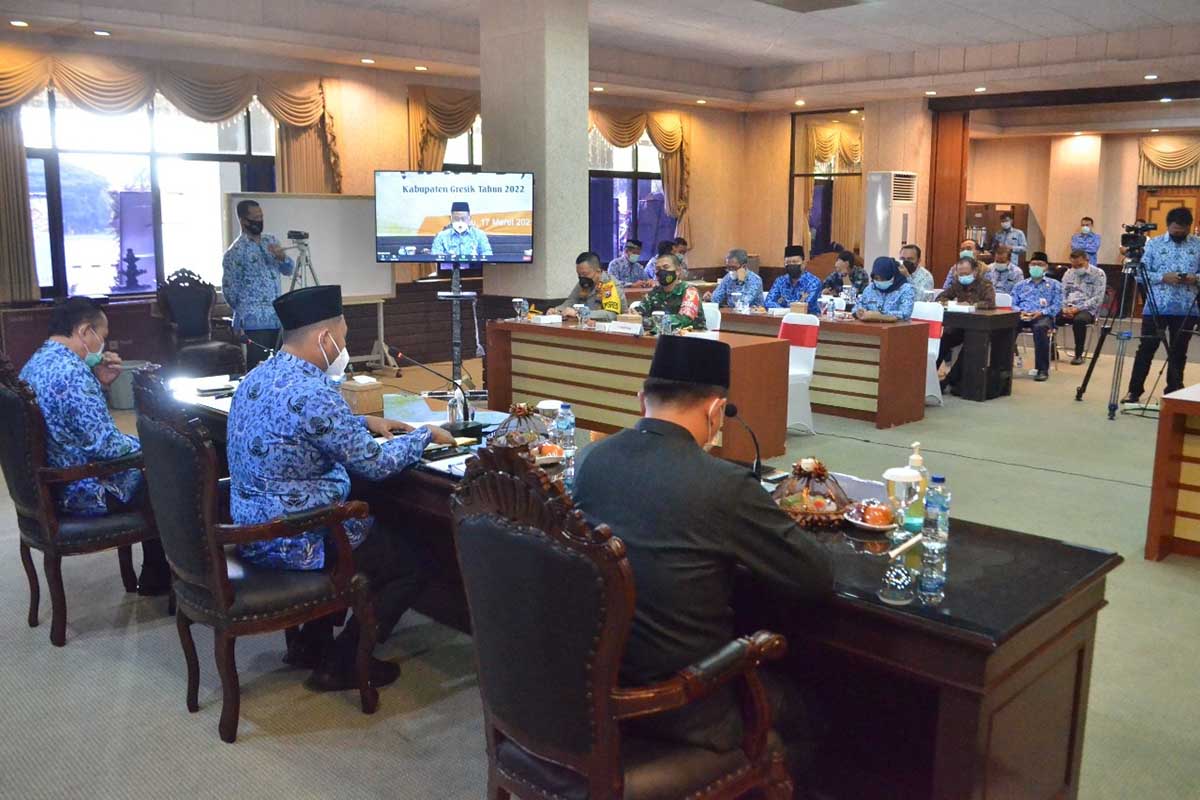 Gus Yani Bupati Gresik saat memimpin rapat Musrenbang - Gus Yani Perkirakan Belanja Daerah Rp. 3,6 Triliun - Pimpin Musrenbang RKPD 2022