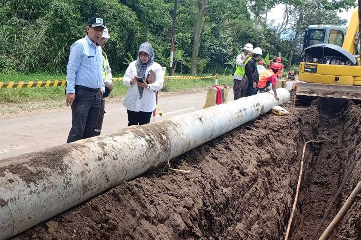 Jajaran Direksi Perumda Air Minum Tugu Tirta Kota Malang aktif turun langsung untuk kontrol teknis di lapangan. (hms) - Buah Pengalaman Force Majeure, Tugu Tirta Andalkan ‘Si Raja Air’