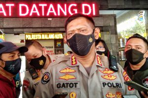 Kabid Humas Polda memberikan keterangan resmi. (ws1) - Gunakan Narkoba untuk Dopping, ASN Diperiksa Langsung Polda Jatim