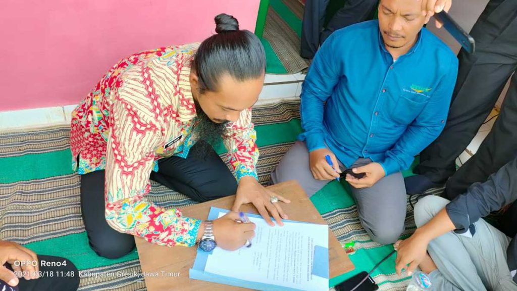 Kades Sekapuk Abdul Halim saat melaunching U-SPORT agar olahraga tidak mati suri di tengah pandemi - Pemdes Sekapuk Launching U-SPORT - Tak Ingin Olahraga Mati Suri di Tengah Pandemi