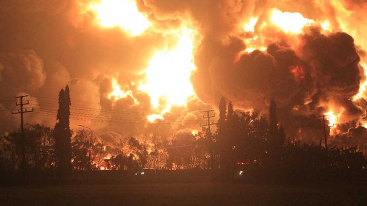 Kebakaran kilang minyak Pertamina. (ist) - Kilang Minyak Pertamina Indramayu Kebakaran