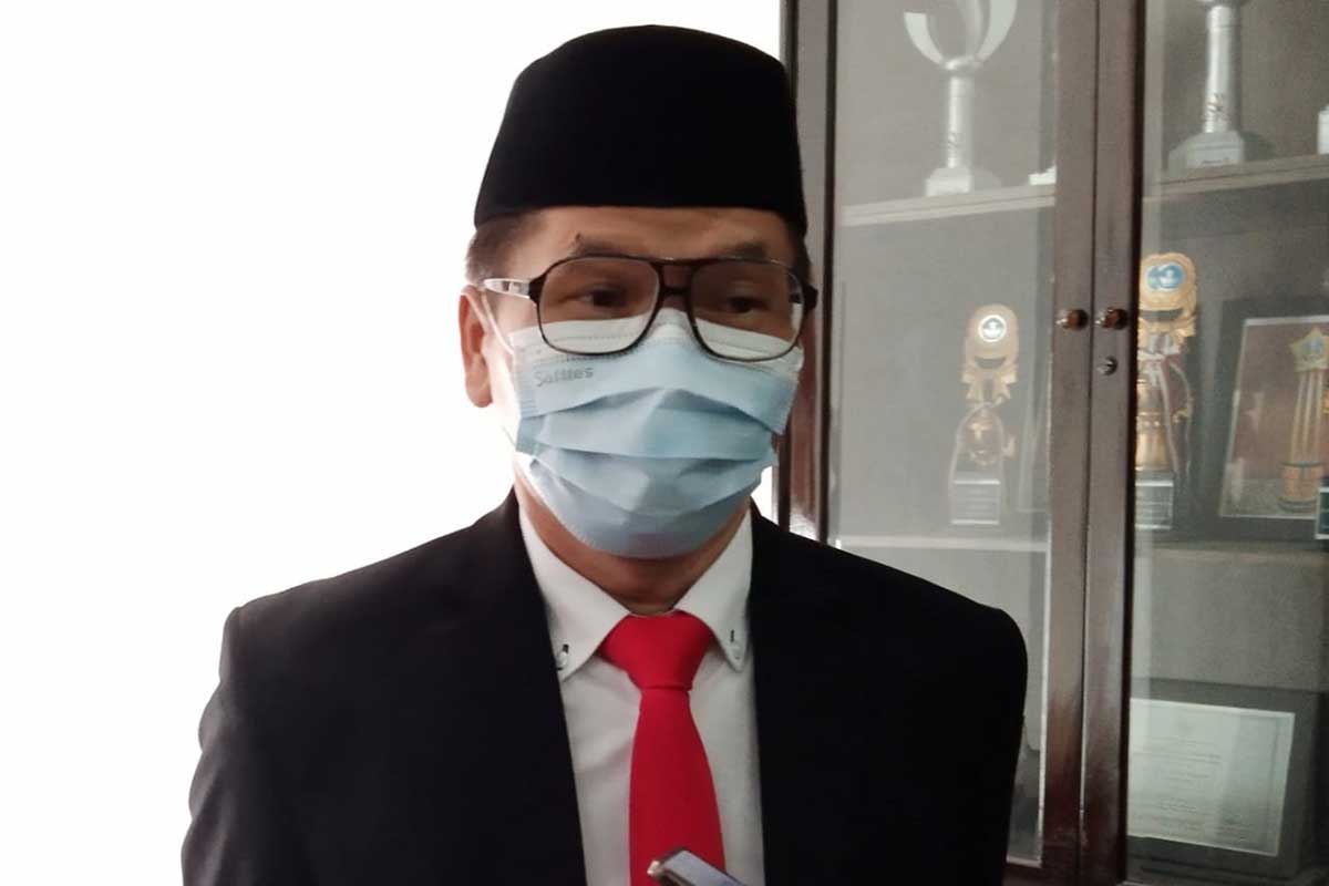 Kepala Dinas Kesehatan, dr Husnul Muarif memberikan keterangan kepada media. (ws1) - Jabat Kadinkes, dr Husnul Muarif: Percepat Vaksinasi Guru dan Pedagang