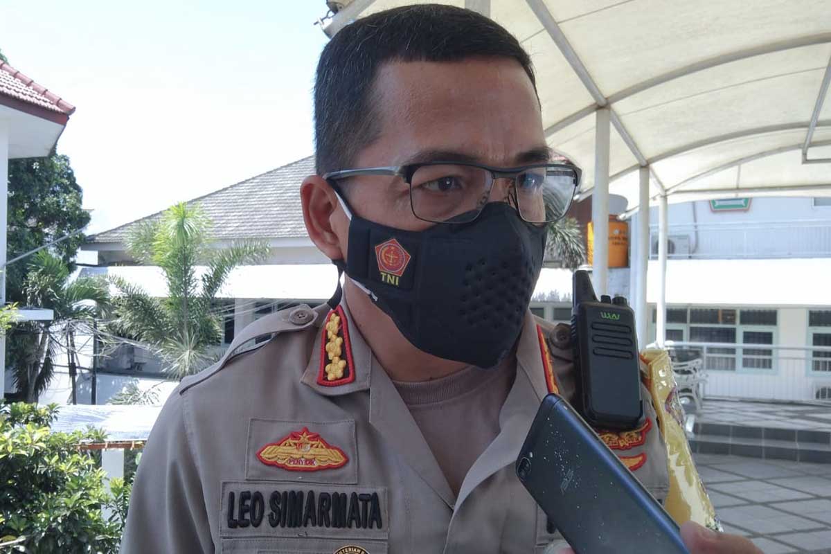 Kombes Pol Leonardus Simarmata menjelaskan perkembangan kasus Covid-19. (ws1) - Pemprov Jatim Nilai Penyebaran Covid-19 Kota Malang Menurun