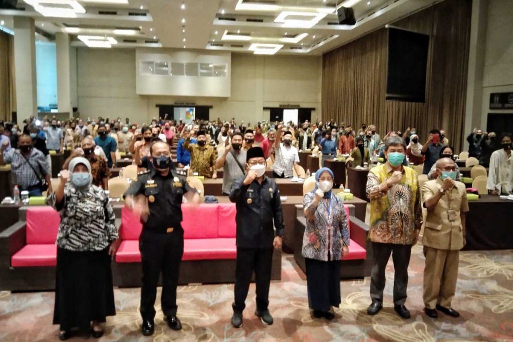Komitmen Gerakan Berantas Rokok Ilegal. (ws1) - Perangi Rokok Ilegal, Kota Malang Targetkan Cukai Sekitar Rp38 Miliar
