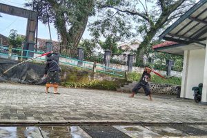 Komunitas Cemeti Malang unjuk gigi di DKM. (ws1) - Komunitas Cemeti Malang Ingin Segera Gelar Pertunjukan