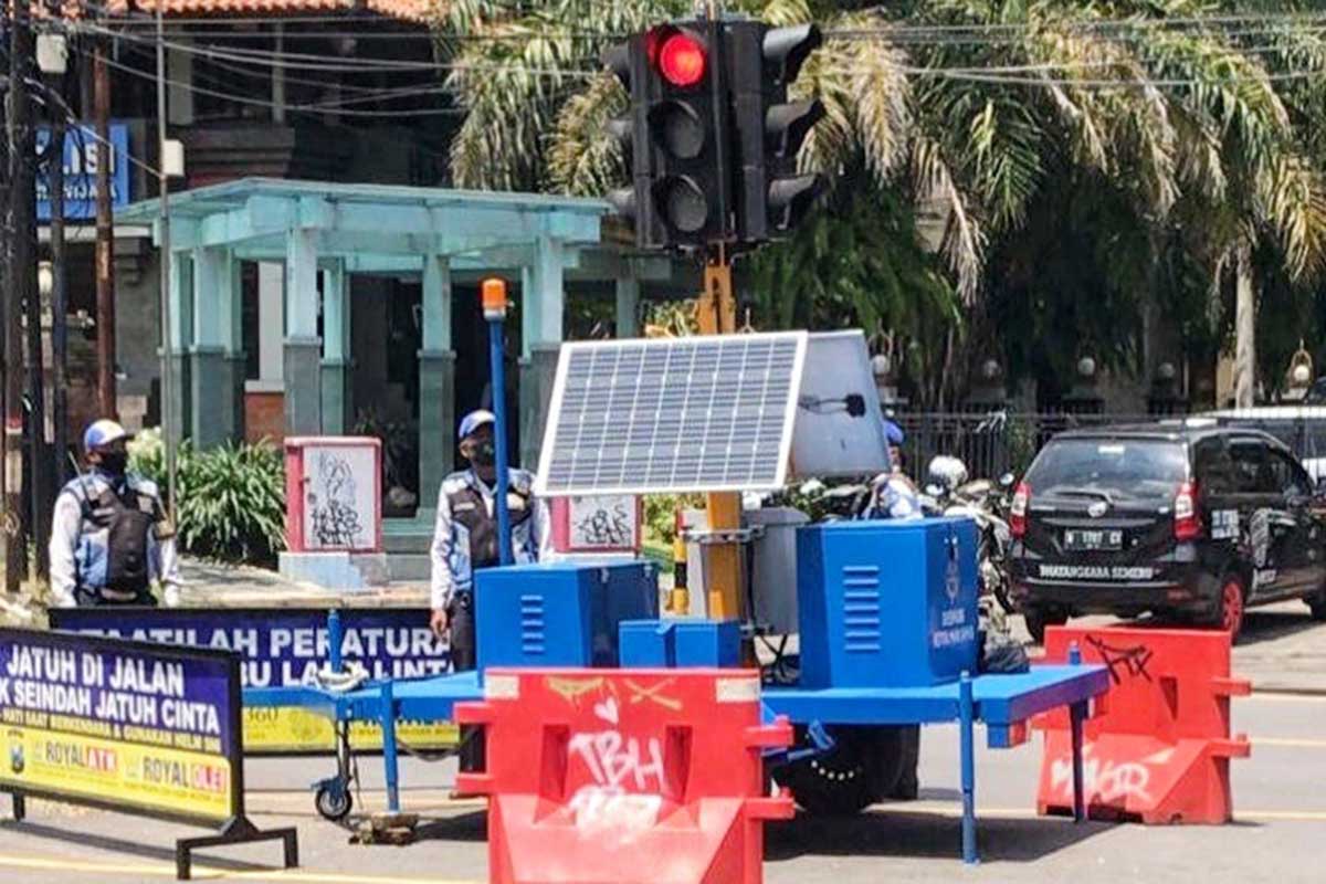 Kondisi TL Portable yang berada di simpang UB. (ist) - Provinsi Lambat, Dishub Pasang TL Portable di Pertigaan UB Suhat