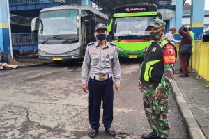 Operasi tapal batas di Terminal Arjosari. (ist) - Operasi Tapal Bisnis Sasar Awak dan Penumpang Bus
