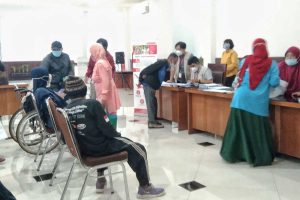 Pemberian dana hibah MCI kepada UMKM bagi disabilitas. (ws1) - Dorong Geliat UMKM Bagi Disabilitas, MCI Berikan Modal Usaha