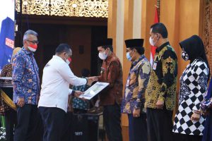 Penghargaan ini diberikan karena Pemkab Trenggalek yang telah mengalokasikan anggaran pelatihan dan sertifikasi kopetensi kerja calon pekerja migran - Trenggalek Raih Penghargaan dari BP2MI