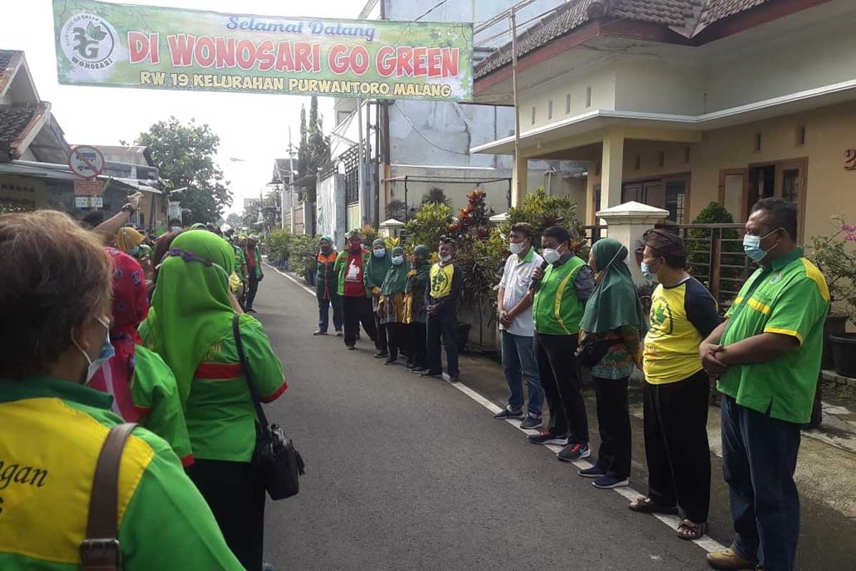 Penyambutan Kader Lingkungan Kota Malang di Wonosari Go Green. (rhd) - Peduli Atasi Banjir, Kader Lingkungan Kota Malang Ngangsuh Ilmu di Rumah Prestasi 3G - Kunjungi WNS Go Green
