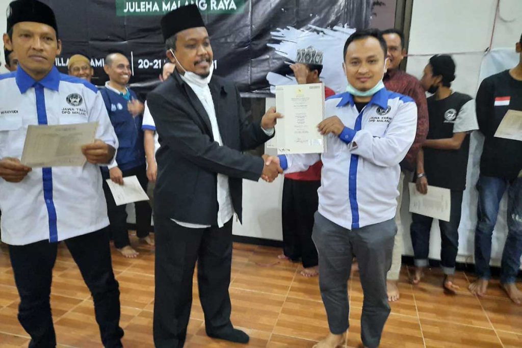 Penyerahan sertifikat kompetensi. (ist) - Optimalisasi Juleha Malang Raya, Siap Sediakan Daging ASUH
