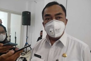Pjs Sekda Kota Malang paparkan pembuatan taman dan lapangan basket di bawah jembatan. (ws1) - Bawah Flyover Jembatan Kedungkandang Bakal Dibangun Lapangan Basket dan Skateboard