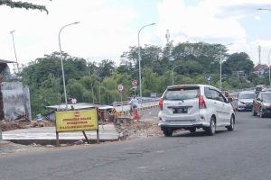 Lokasi muka Jembatan Kedungkandang yang mulai dikerjakan. (ws1) - Rekayasa Lalin Pelebaran Muka Jembatan Kedungkandang, Begini Penjelasan Dishub dan Pj Sekda