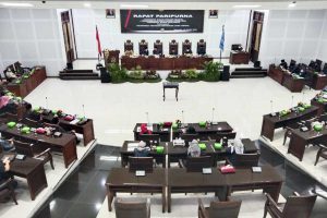 Suasana Rapat Paripurna membahas Retribusi Jasa di Gedung DPRD. (ws1) - DPRD Tekankan Efektifitas dan Efisiensi Penarikan Retribusi