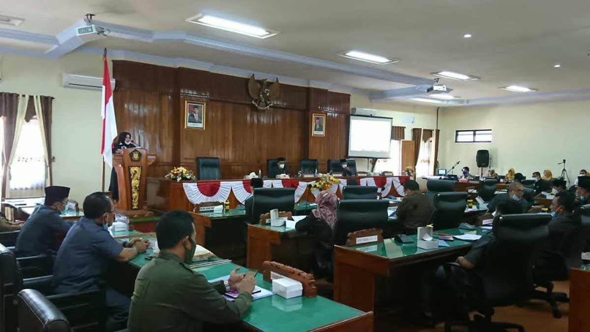 Suasana rapat paripurna di gedung DPRD Kabupaten Trenggalek (Foto/Fals Yudistira/Memo X) - Tiga Agenda Dibahas dalam Paripurna Intern DPRD