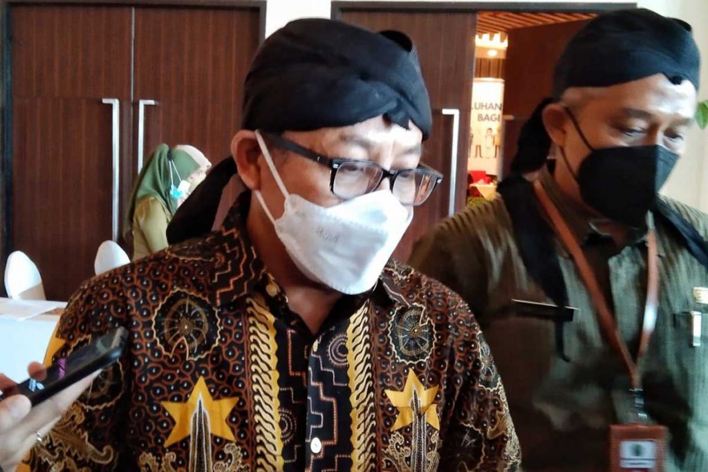 Sutiaji memberikan tanggapan terkait peluang pekerjaan informal. (ws1) - Tak Harus Jadi Karyawan, Lulusan SMK Jadi Entrepreneurship