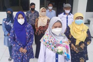 Para dosen Unidha Malang yang melakukan pengmas terpilih Kemenristek BRIN. (rhd) - Unidha Malang Masuk 10 Besar PTS Penerima Hibah Pengmas 2021 Kemenristek/BRIN