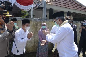 Wakil Bupati didampingi Kapolres Mojokerto menyambut Kedatangan Wamentan Harvick Hasnul Qolbi - Wamentan: Kesejahteraan Petani Harus Diperhatikan