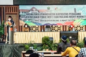 Walikota Malang membuka acara peningkatan kualitas bagi pedagang, yang diinisiasi Disporapar. (ws1) - Disporapar Dorong WTB dan Malang Night Market Melek IT