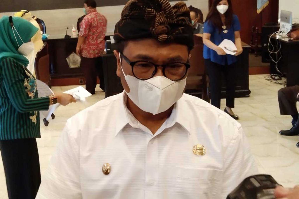 Wawali Kota Malang, Sofyan Edi Jarwoko, jelaskan salah satu Ranperda. (ws1) - DPRD Kota Malang Godok Perda Bantuan Hukum Masyarakat Miskin, Begini Tanggapan Wawali
