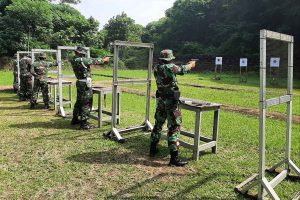 Anggota Kodim 0833 Latihan Tembak di Yonkav 3 Singosari. (ist) - Anggota Kodim 0833 Latihan Tembak di Yonkav 3 Singosari