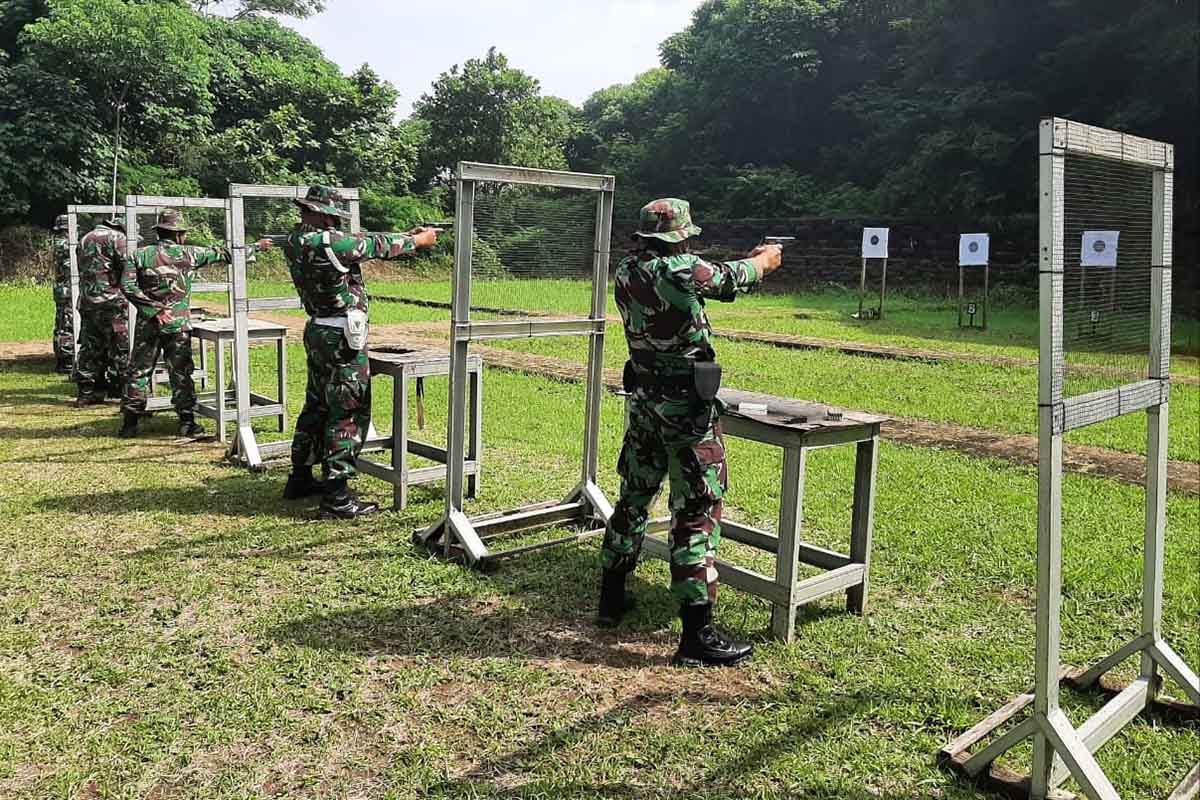 Anggota Kodim 0833 Latihan Tembak di Yonkav 3 Singosari. (ist) - Anggota Kodim 0833 Latihan Tembak di Yonkav 3 Singosari